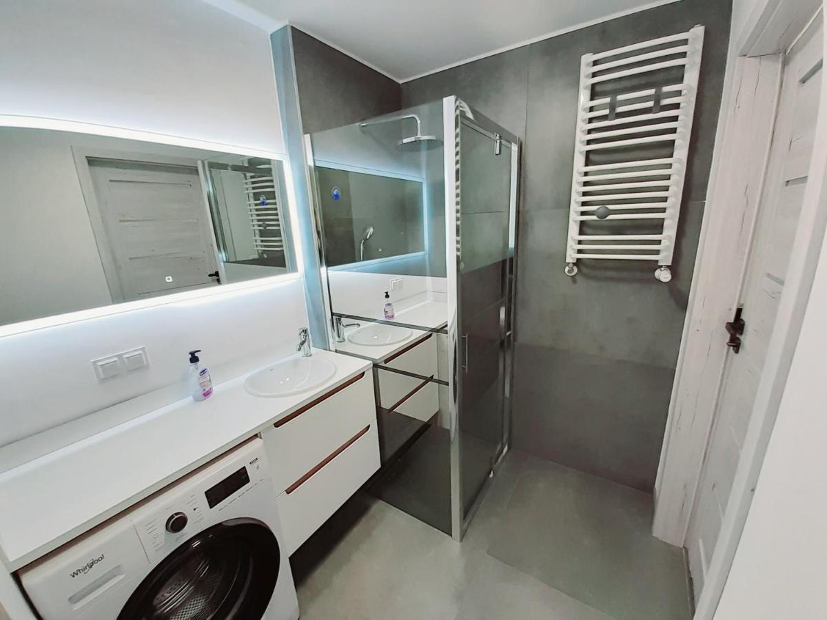 Appartamento Apartament Kapitanski Mostek 17A Z Widokiem Na Port I Latarnie Morska Oraz Garazem Kołobrzeg Esterno foto